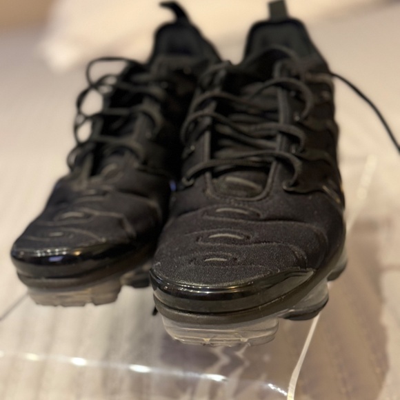 Nike Air VaporMax Plus Women’s Sneakers - Picture 2 of 2